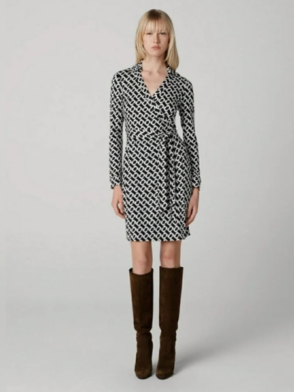 Diane Von Furstenburg wrap dress - 100% silk - Size 4